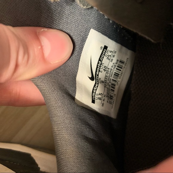 nike shoes - Picture 4 of 5